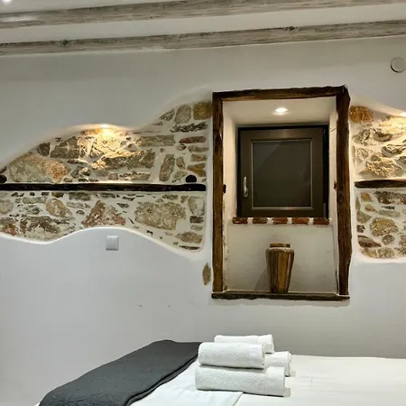 Avia Skiathos, Avia Avra *